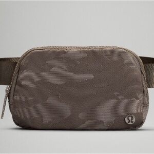 COPY - Lululemon Everywhere Belt Bag 1L